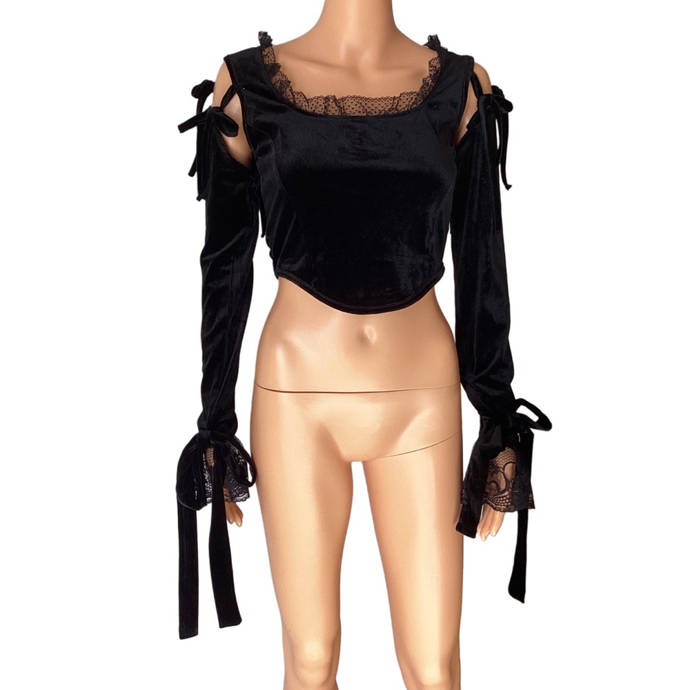 NWOT Devil Fashion Black Velvet Detachable Lace Sleeve Crop Top